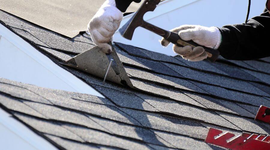 Professional gutter cleaning in Everett, MA